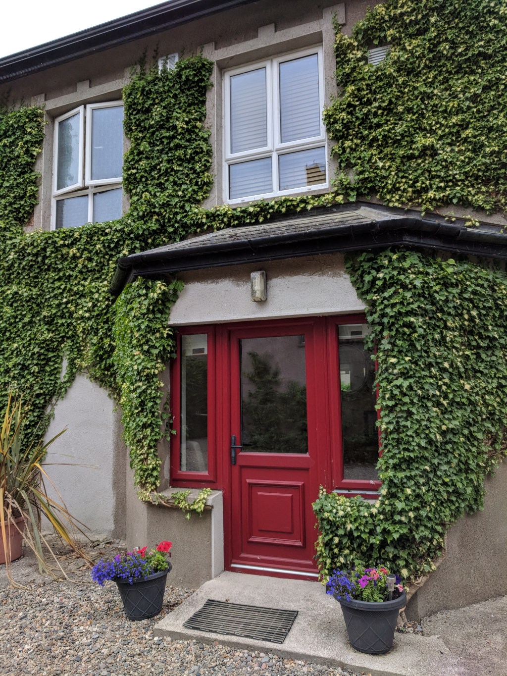 Ireland: Left Tight, Right&nbsp;Bites